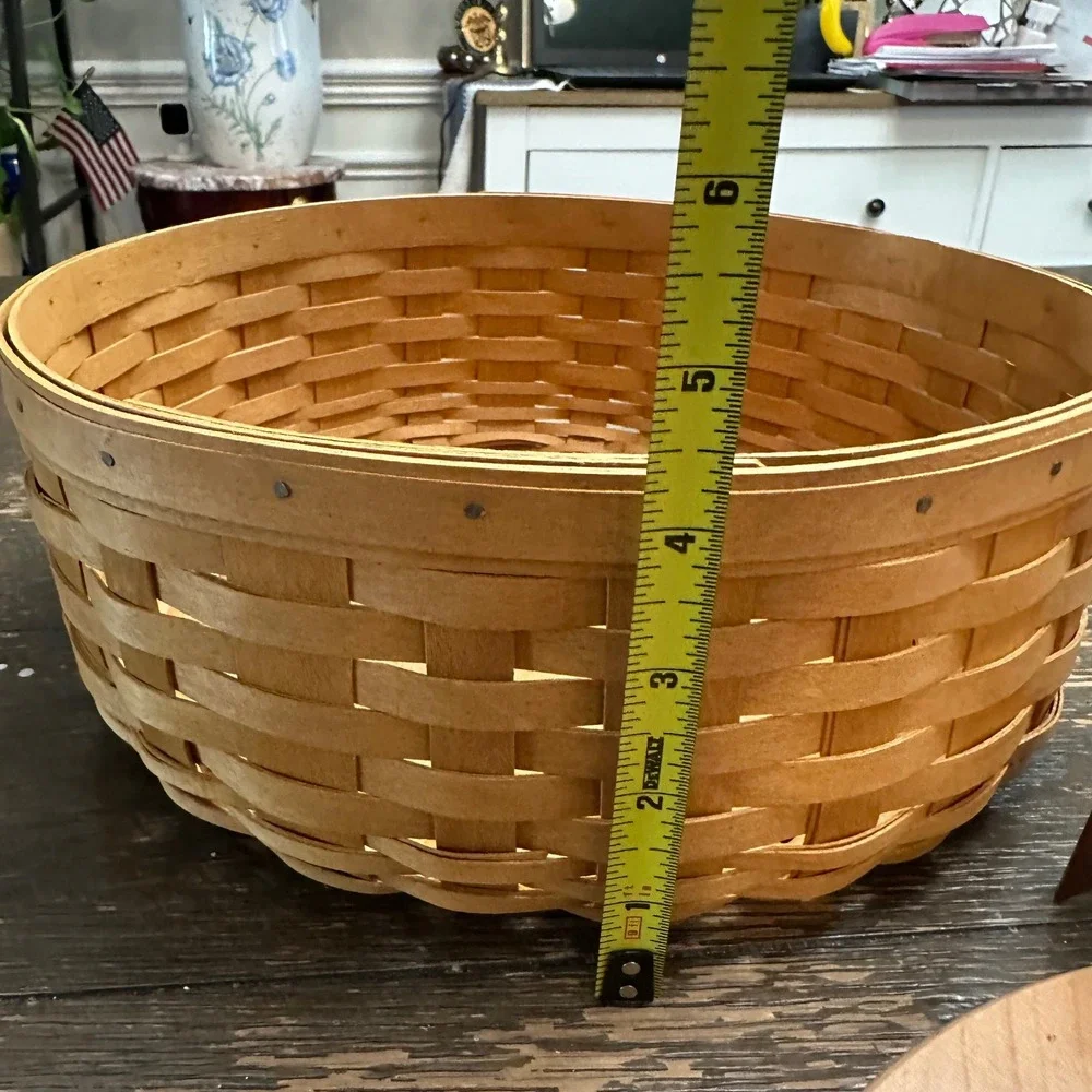 Longaberger Large 11 inch Round Basket With Solid Lid 2008